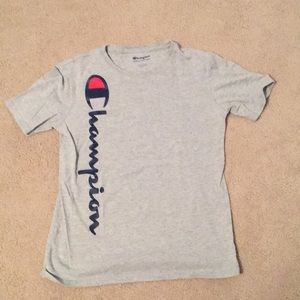 Hi I’m selling a gray champion short sleeve shirt